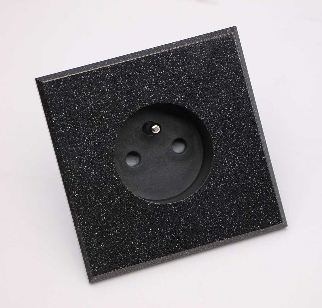 Madame steel appareillage électrique bords chanfreinés sur mesure