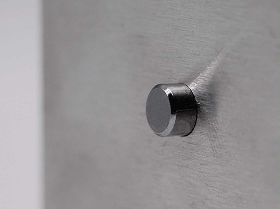 Madame steel, bouton lento finition aluminium brossé.