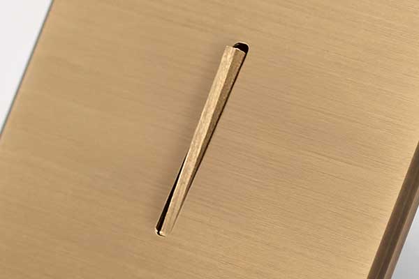 Madame steel bouton piano