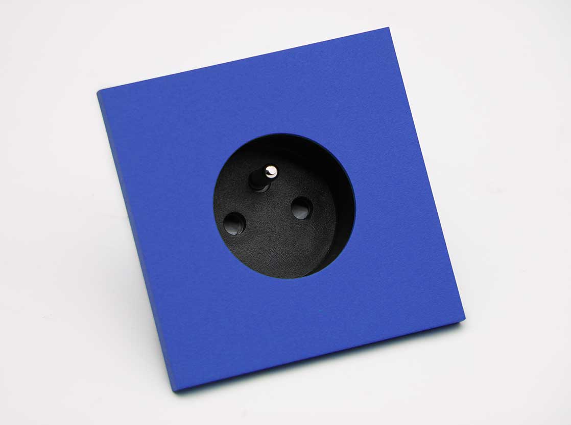 madame steel prise de courant finition bleu texturé